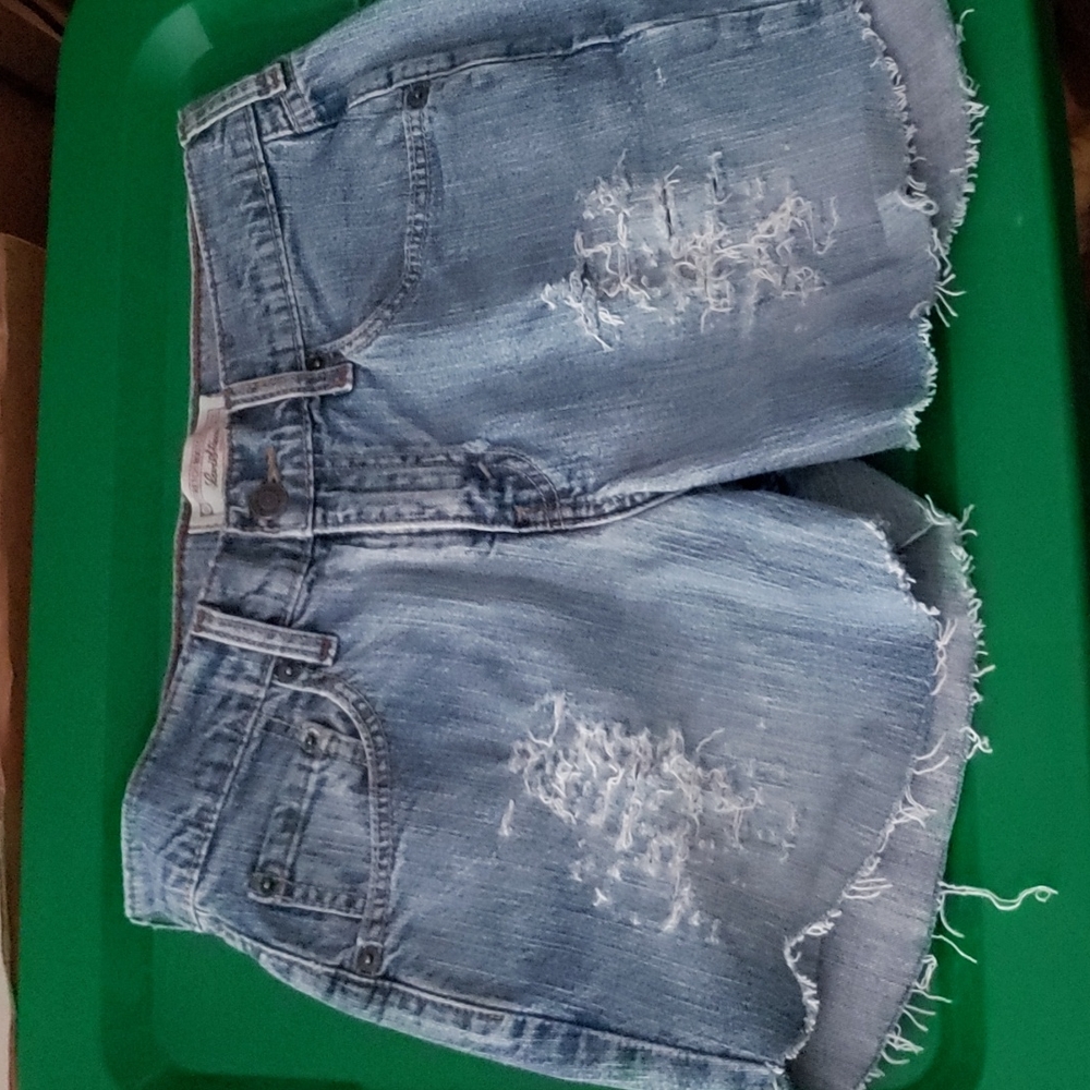 Levi's misses 4 denim shorts